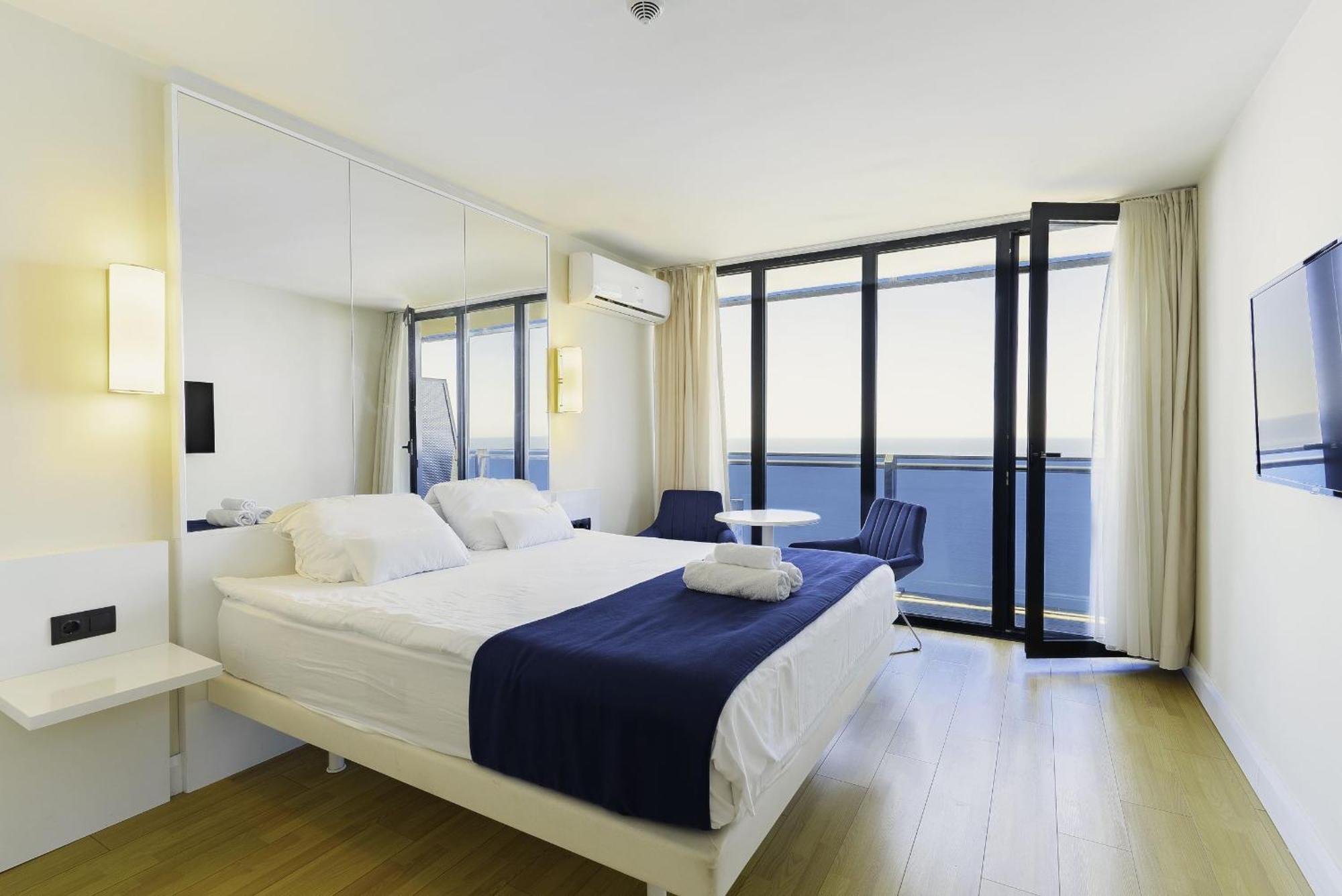 Luxury Beach Front Hotel 바투미 외부 사진