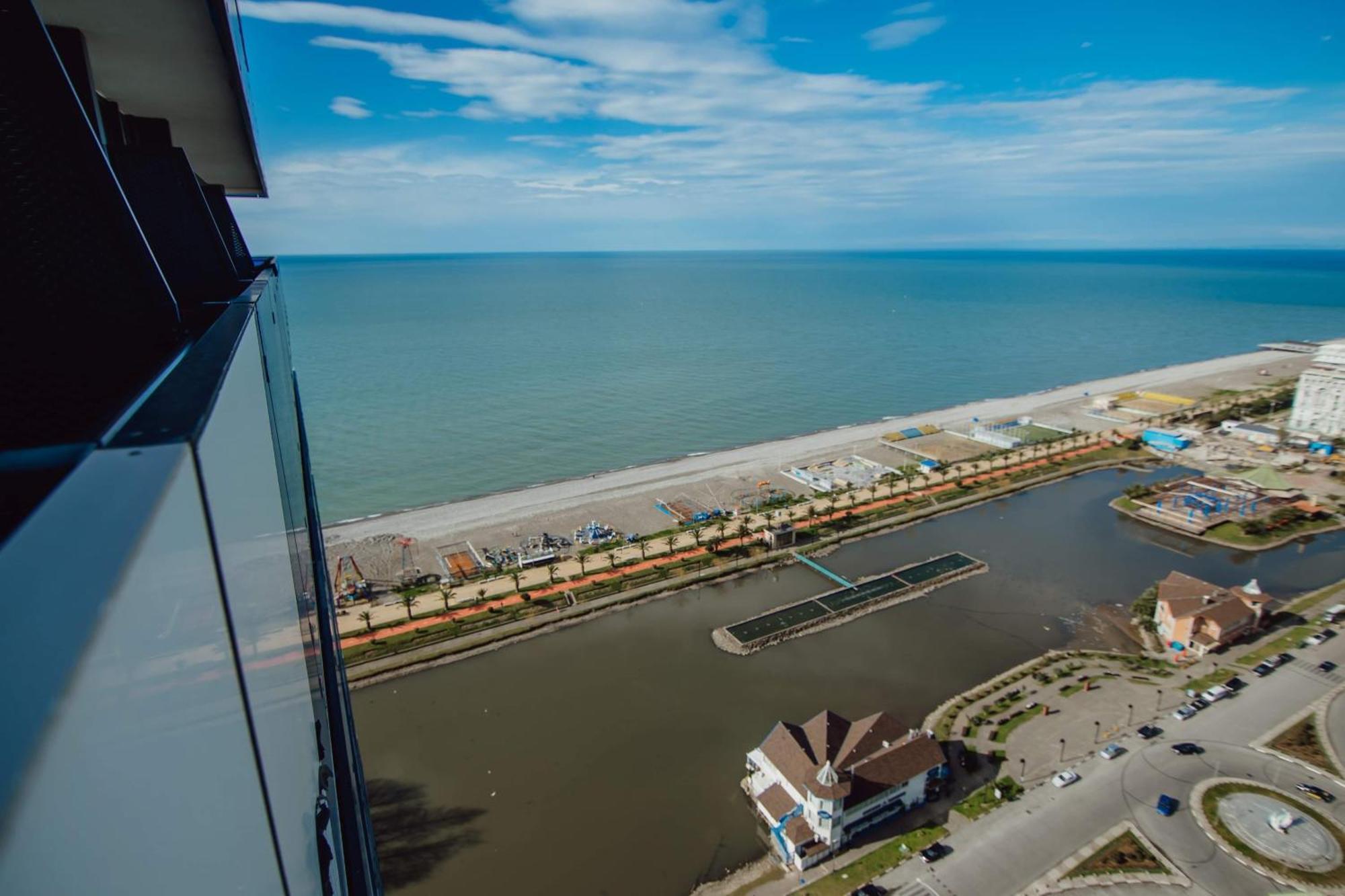 Luxury Beach Front Hotel 바투미 외부 사진