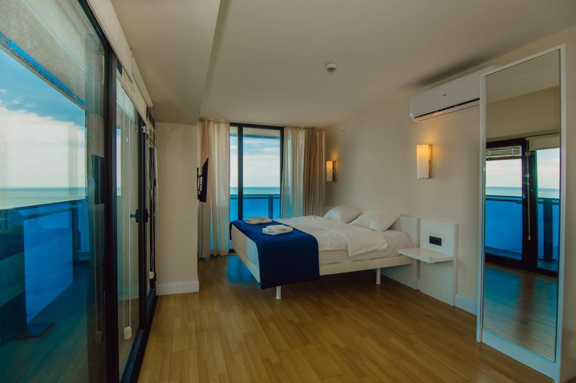 Luxury Beach Front Hotel 바투미 외부 사진