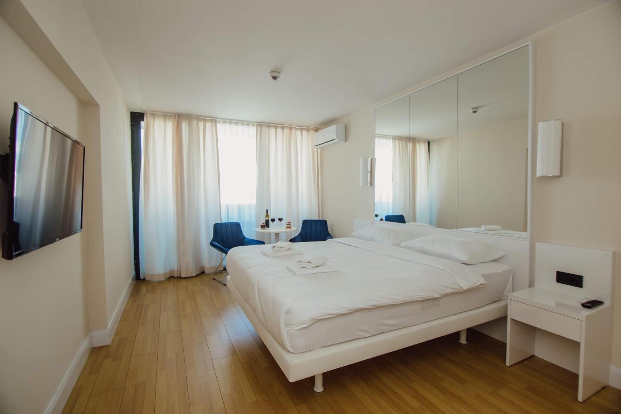 Luxury Beach Front Hotel 바투미 외부 사진